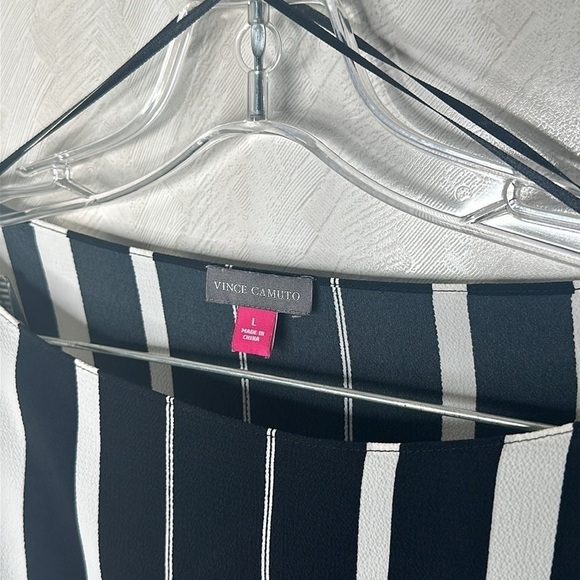 🆕 VINCE CAMUTO Linear Accordion
Striped Poncho SIZE L - Picture 6 of 8